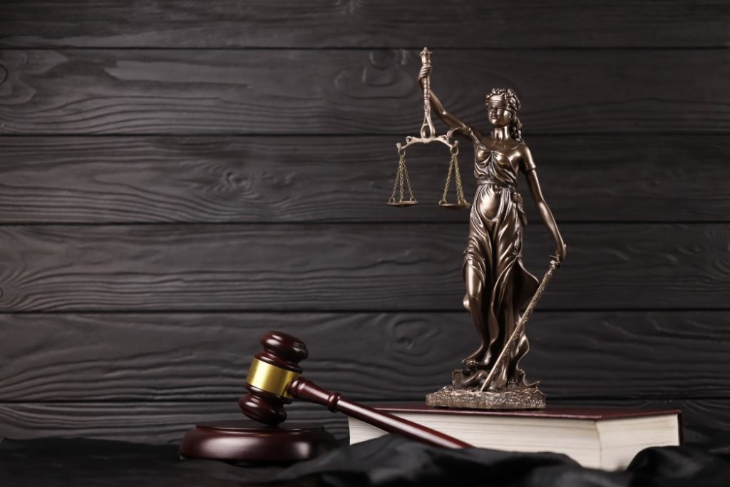 law-lawyer-scale-legal-lady-court-attorney-statue-office-concept-courtroom-blind-business-balance_t20_lLr0em
